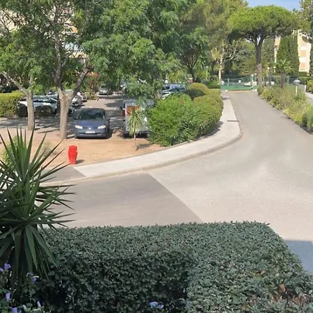 Spatieux T2 Avec Piscine Appartement *